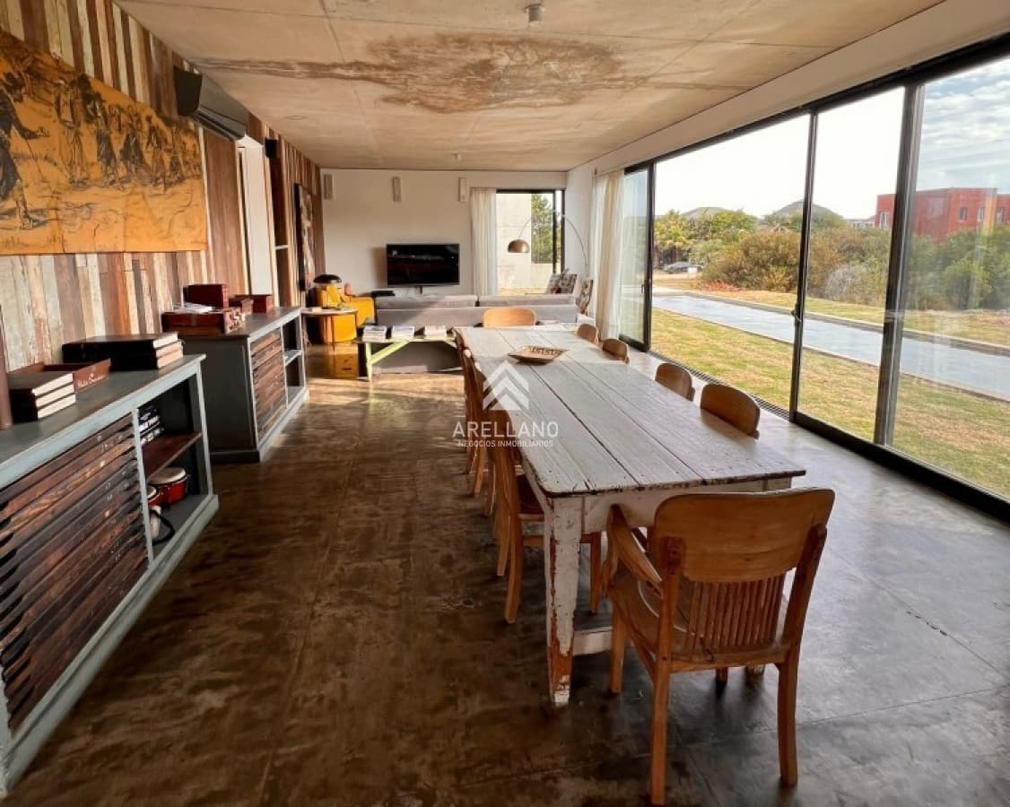 Casa ID.5325 - Venta y alquiler temporario de maravillosa casa a pasos del Mar con 5 dormitorios en suite, Punta Piedras, Manantiales