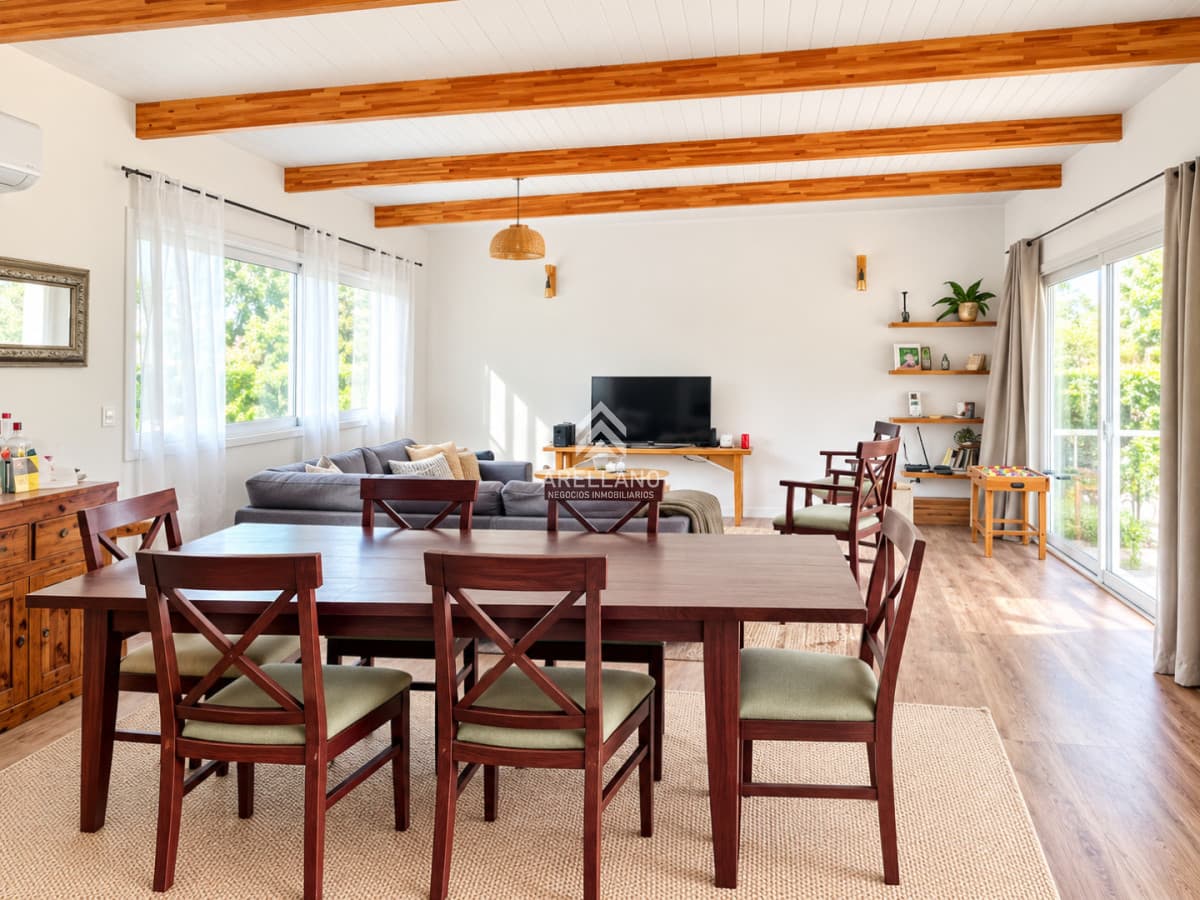 Casa ID.5466 - Casa de 3 dormitorios y 2 baños con piscina en barrio Marly, Punta del Este