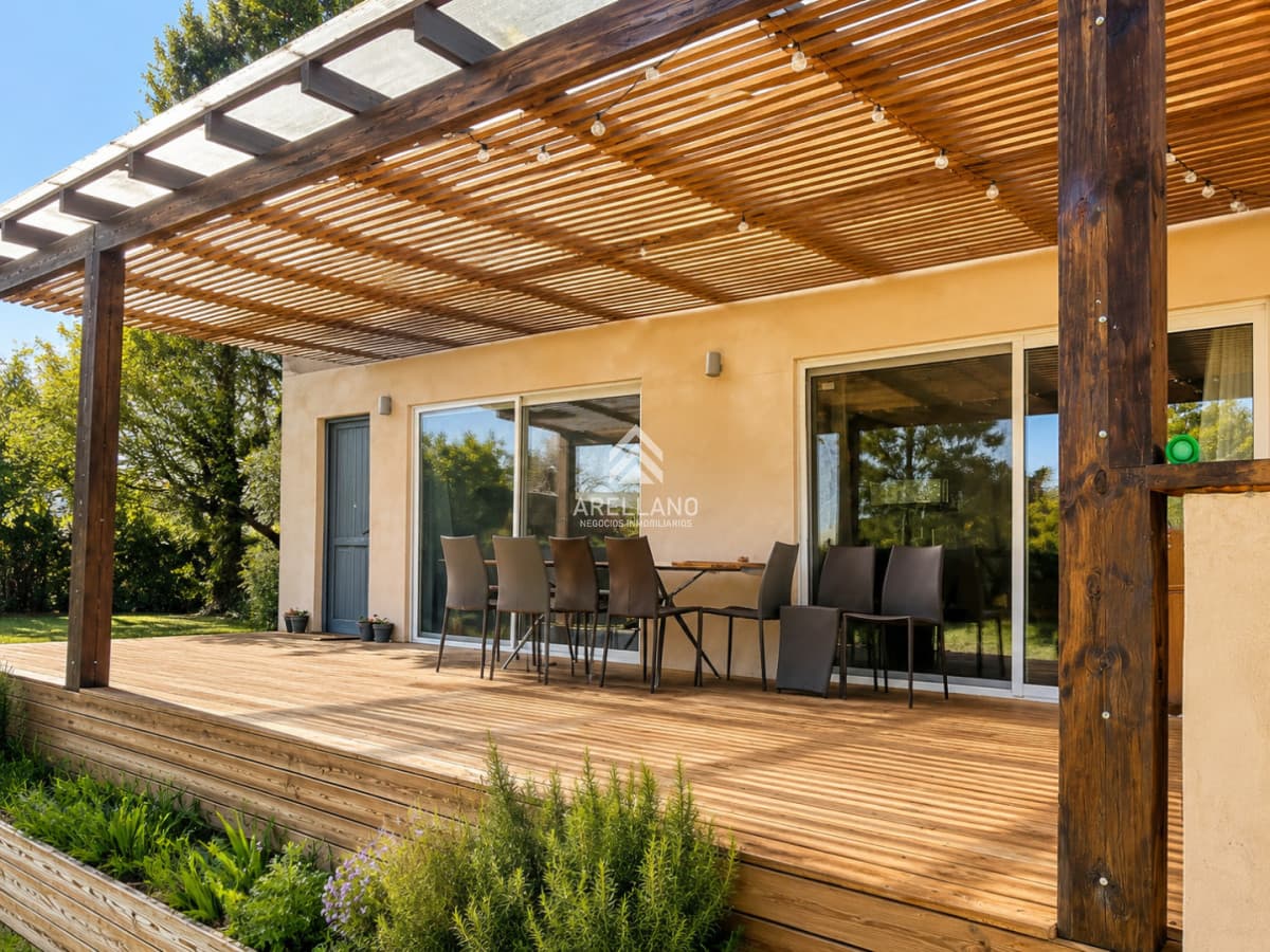 Casa ID.5466 - Casa de 3 dormitorios y 2 baños con piscina en barrio Marly, Punta del Este