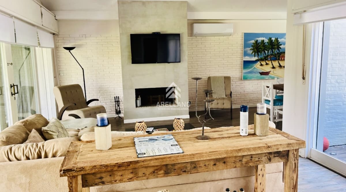 Casa ID.5802 - Alquiler temporario de casa a 4 cuadras de Playa Mansa con 5 dormitorios y piscina, Punta del Este