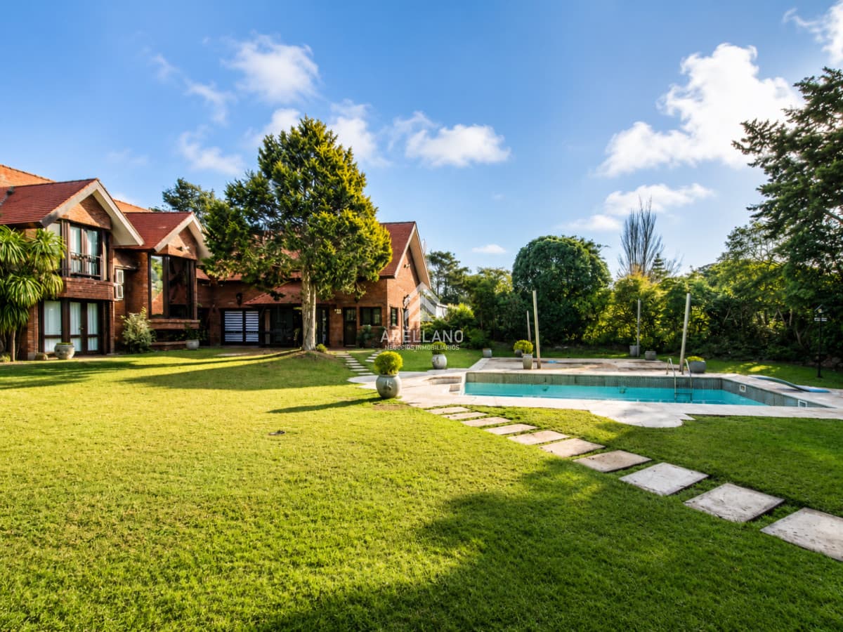 Casa ID.6589 - Exclusiva casa en Beverly Hills, Punta del Este, 5 Dormitorios, Piscina, Parrillero y Gran Parque