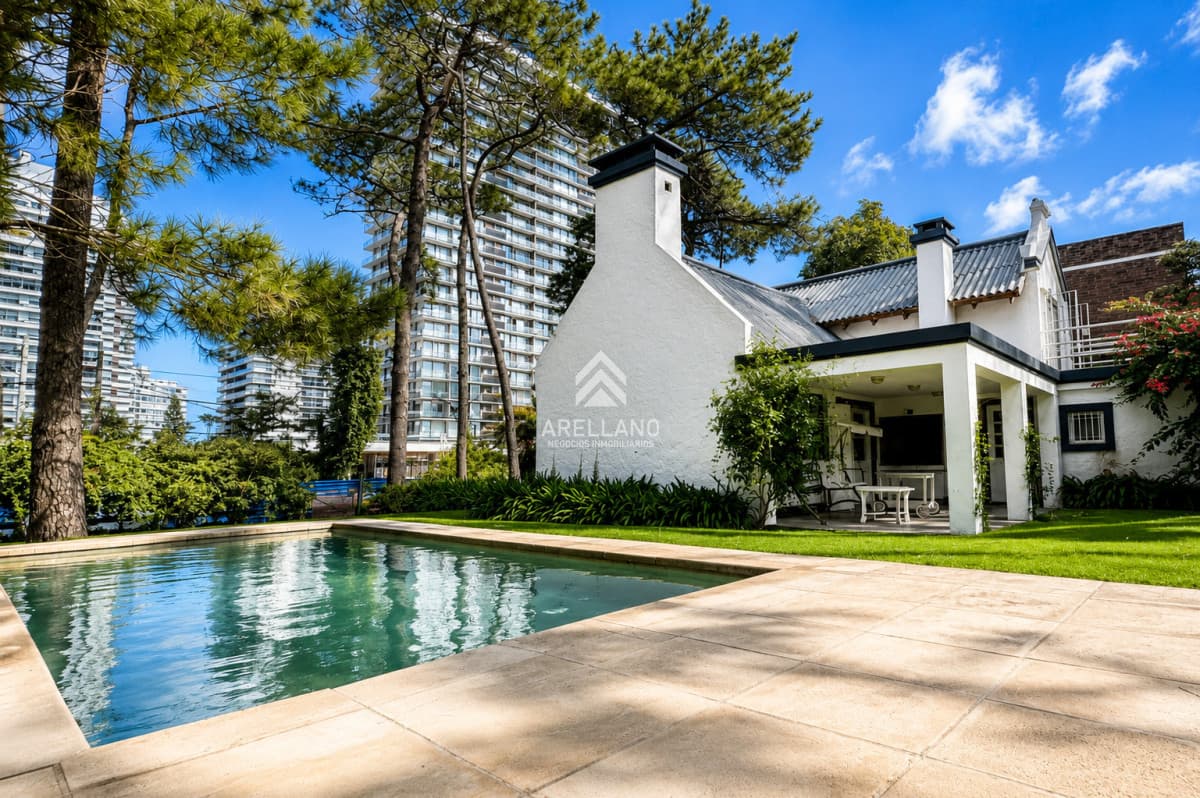Casa ID.5368 - Casa de 3 Dormitorios más Dependencia y Piscina, en Aidy Grill Punta del Este, Ubicada a pasos del Mar