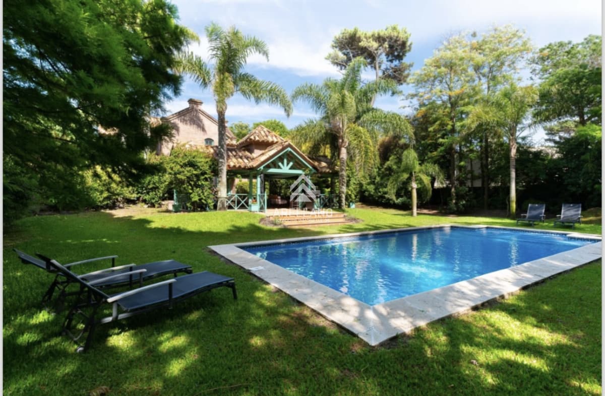 Casa ID.5378 - Casa en alquiler de temporada 4  dormitorios mas dependencia y piscina en Montoya