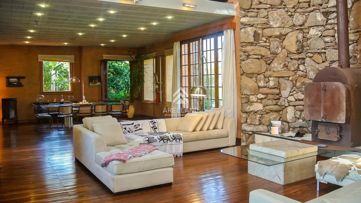 Casa ID.5467 - Excelente Casa de 5 Dormitorios, Piscina y Barbacoa en Barrio Privado, Punta del Este