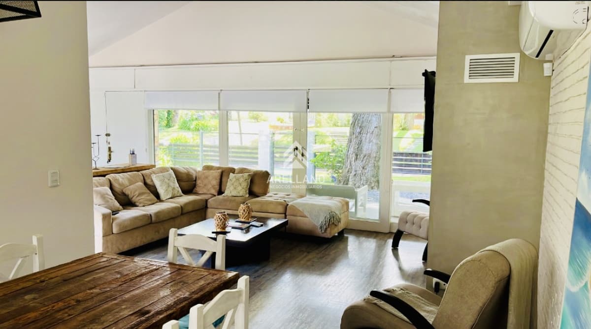 Casa ID.5802 - Alquiler temporario de casa a 4 cuadras de Playa Mansa con 5 dormitorios y piscina, Punta del Este