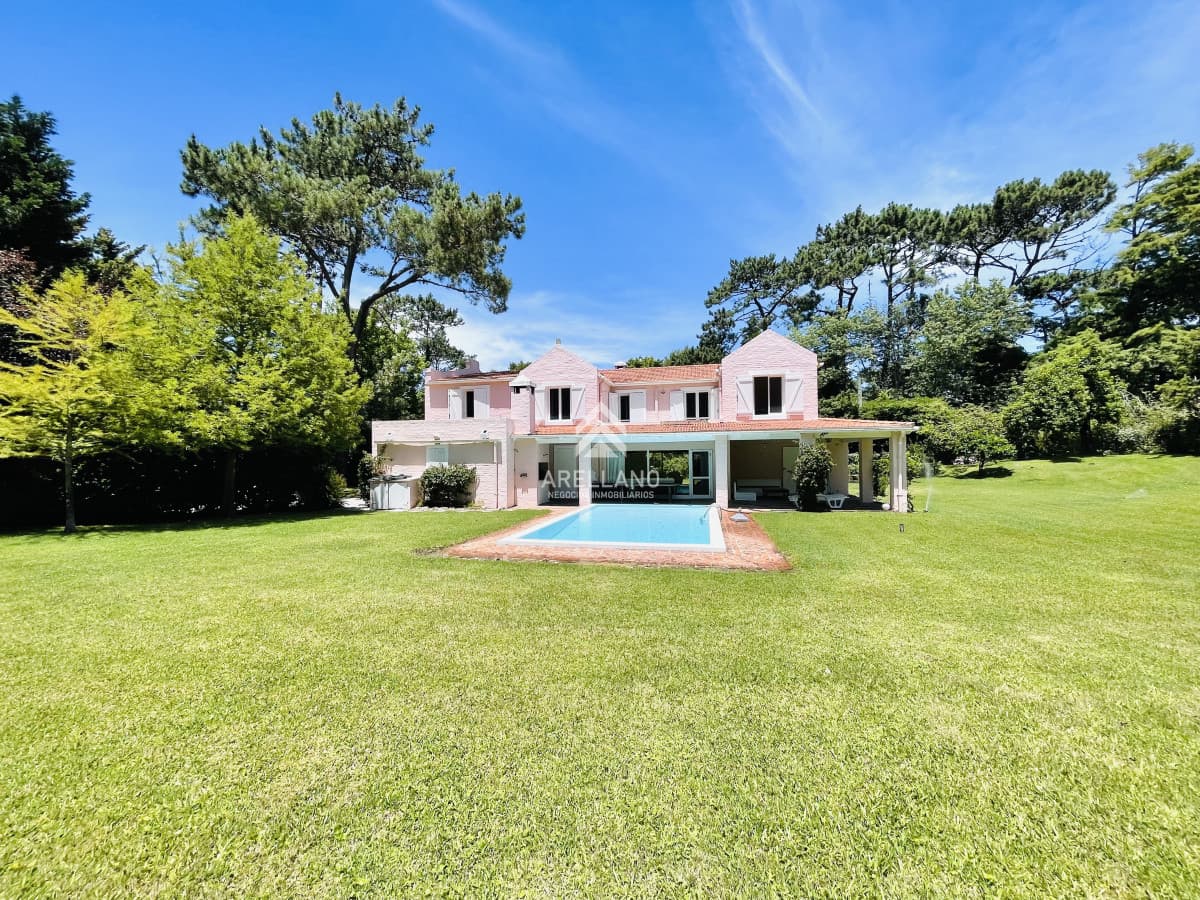 Casa ID.4021 - Alquiler temporada Casa de 4 Dormitorios en Playa Brava, Punta del Este