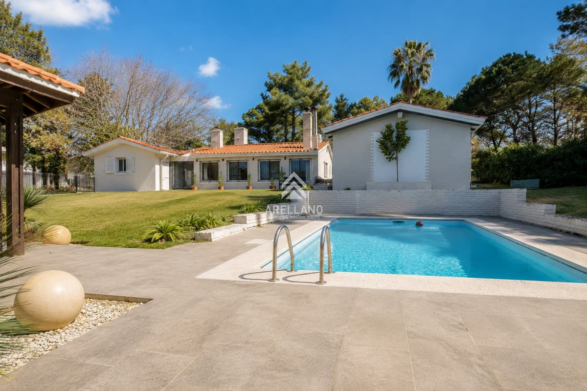 Casa ID.5384 - Alquiler de temporada Casa 5 Dormitorios con Piscina Climatizada