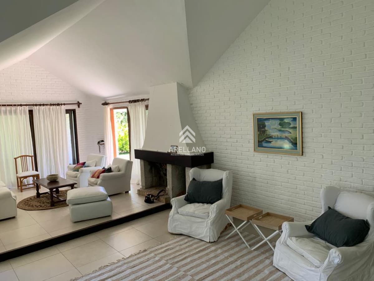 Casa ID.3878 - Alquiler temporario casa de 3 dormitorios con piscina en Barrio Lugano a pasos de Punta Shopping, Punta del Este