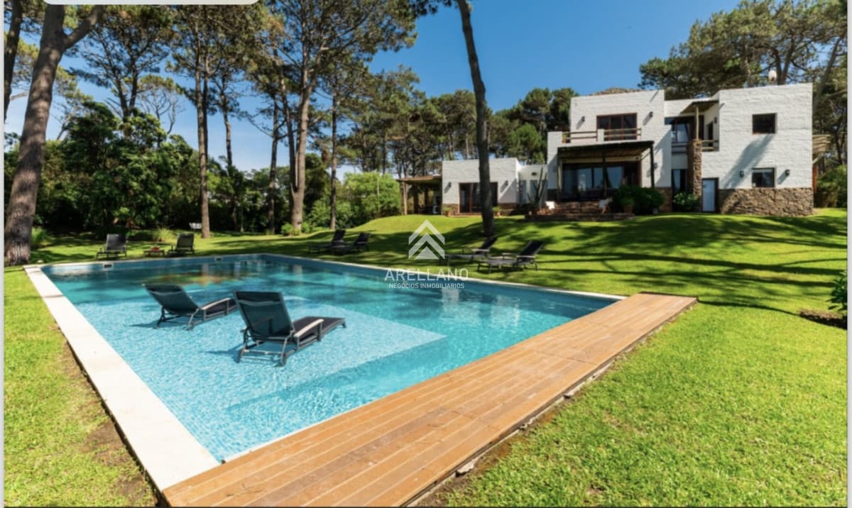 Casa ID.4789 - Excelente casa de 5 dormitorios mas dependencia y gran parque a 200 metros de la Playa de Montoya en alquiler de temporada