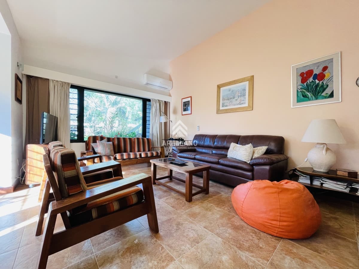 Casa ID.4992 - Casa de 3 Dormitorios, Piscina Climatizada y Parrillero en Playa Mansa, Punta del Este