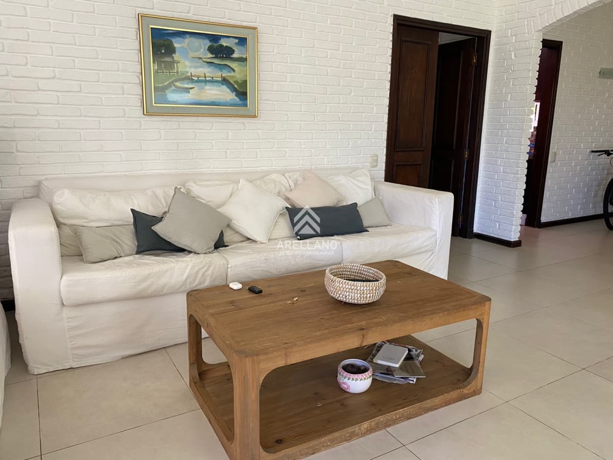 Casa ID.3878 - Alquiler temporario casa de 3 dormitorios con piscina en Barrio Lugano a pasos de Punta Shopping, Punta del Este