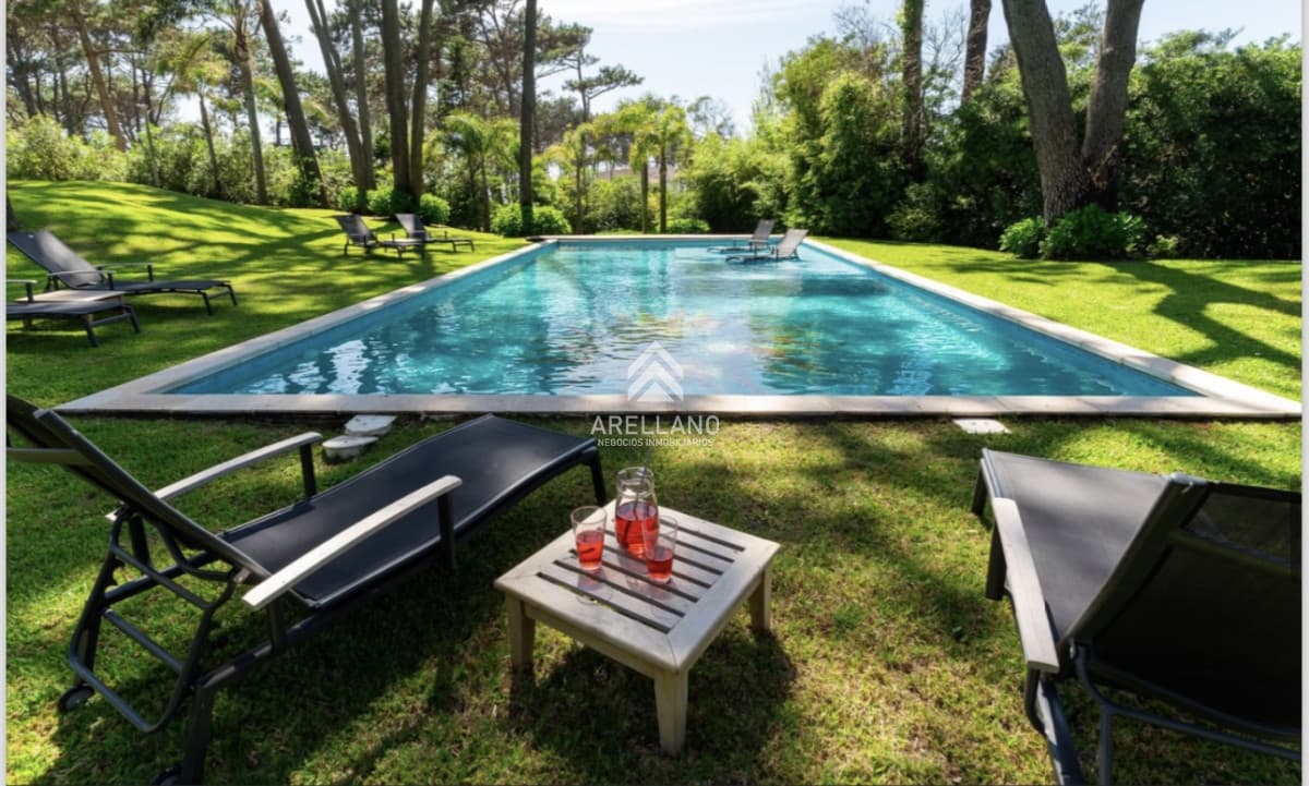 Casa ID.4789 - Excelente casa de 5 dormitorios mas dependencia y gran parque a 200 metros de la Playa de Montoya en alquiler de temporada