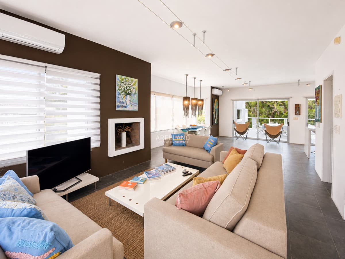 Casa ID.3851 - Alquiler de temporada Excelente Casa de 4 Dormitorios y Piscina en Manantiales, Punta del Este