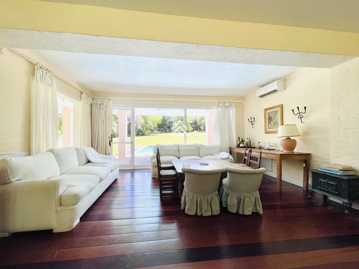 Casa ID.4021 - Alquiler temporada Casa de 4 Dormitorios en Playa Brava, Punta del Este
