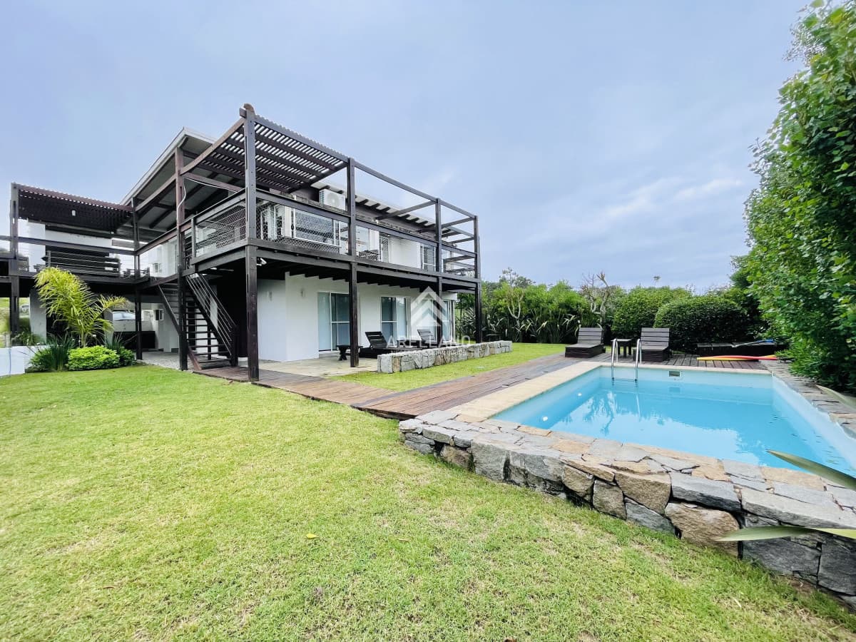 Casa ID.4880 - Excelente Casa de 5 Dormitorios en Manantiales, Punta del Este