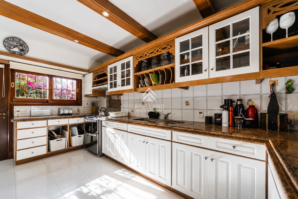 Casa ID.6589 - Exclusiva casa en Beverly Hills, Punta del Este, 5 Dormitorios, Piscina, Parrillero y Gran Parque