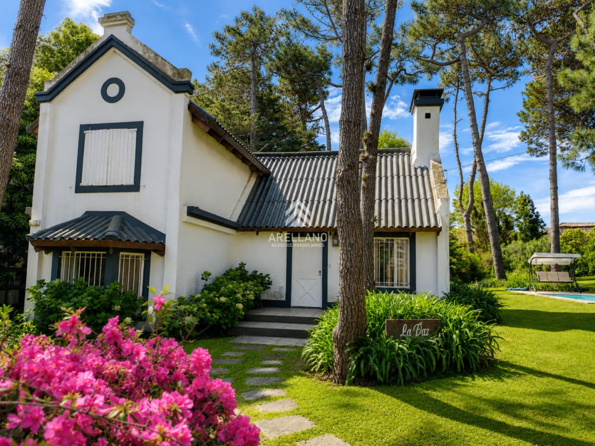 Casa ID.5368 - Casa de 3 Dormitorios más Dependencia y Piscina, en Aidy Grill Punta del Este, Ubicada a pasos del Mar