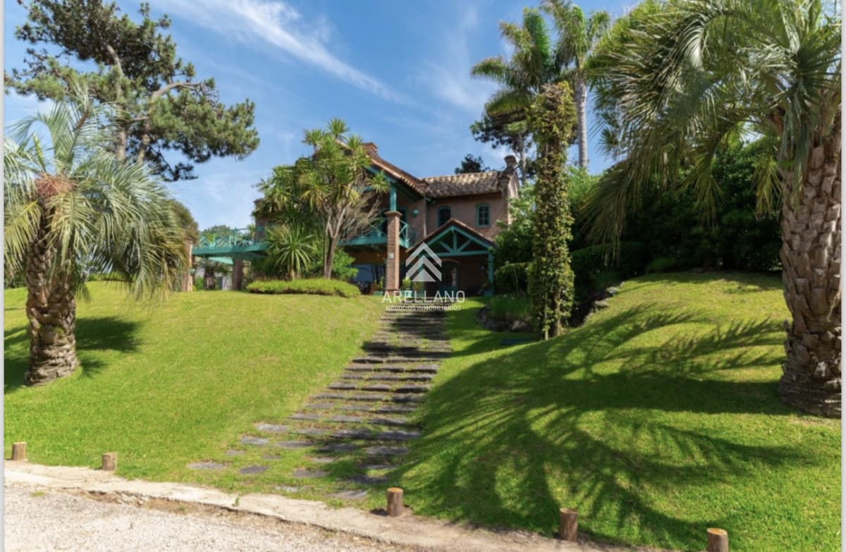 Casa ID.5378 - Casa en alquiler de temporada 4  dormitorios mas dependencia y piscina en Montoya