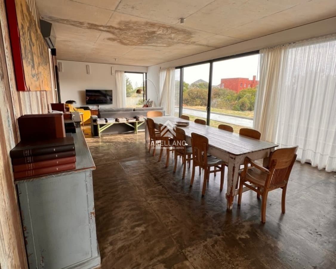 Casa ID.5325 - Venta y alquiler temporario de maravillosa casa a pasos del Mar con 5 dormitorios en suite, Punta Piedras, Manantiales