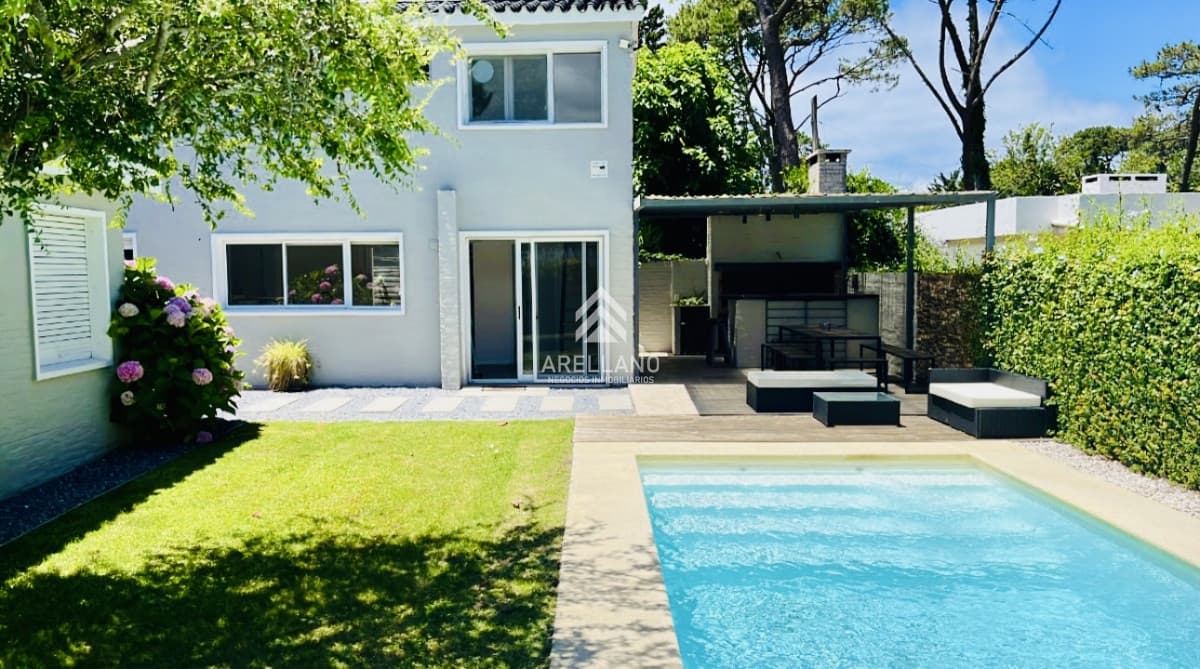 Casa ID.5802 - Alquiler temporario de casa a 4 cuadras de Playa Mansa con 5 dormitorios y piscina, Punta del Este
