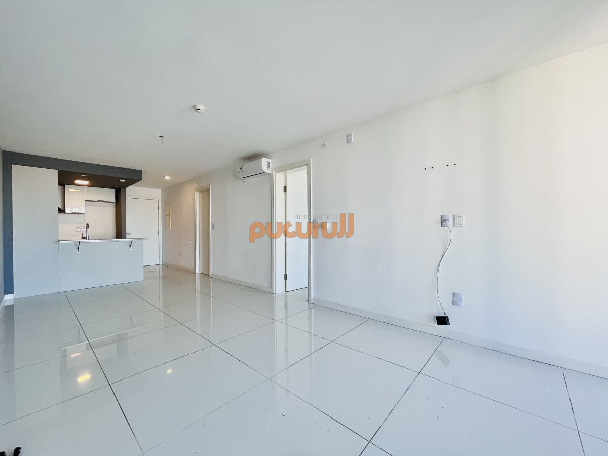 Apartamento de 1 Dormitorio en edificio Artower, Sin Muebles, Punta del Este
