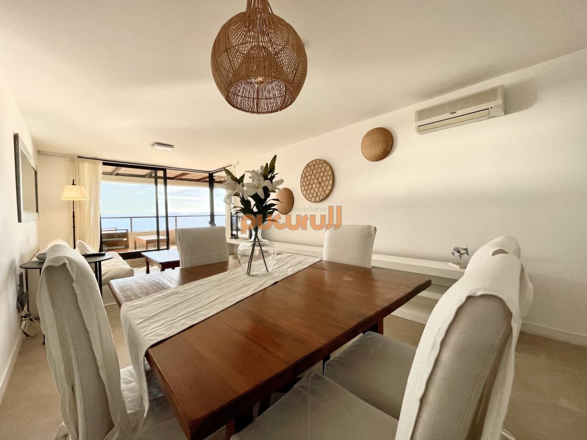 Apartamento de 2 Dormitorios con Parrillero y Vista al Mar en Punta Ballena