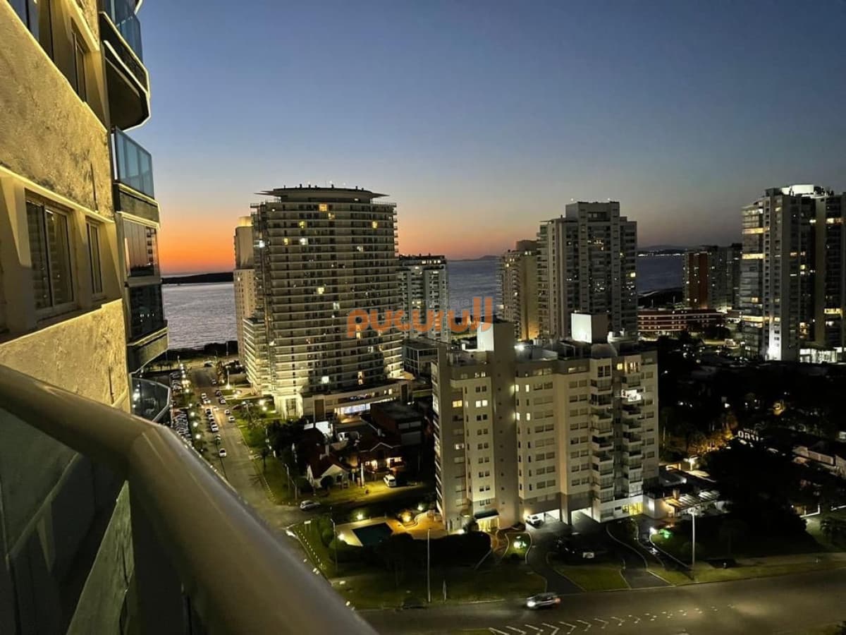 Moderno Apartamento de 2 Dormitorios en Venta, Playa Mansa