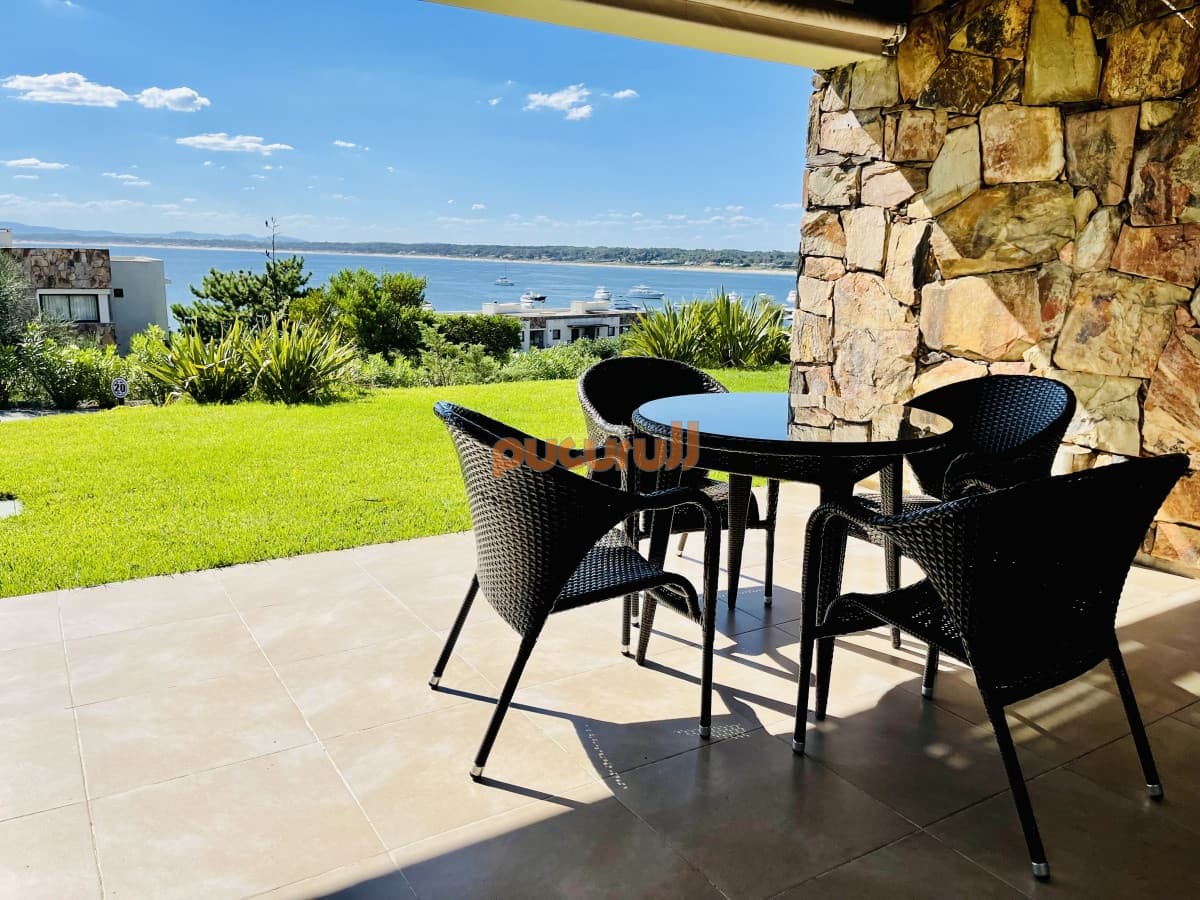 Venta y alquiler temporario de apartamento de un dormitorio con parrillero en exclusivo complejo de Punta Ballena