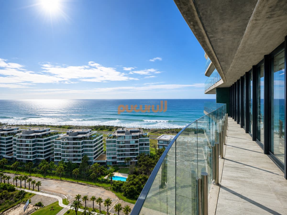 Espectacular Apartamento de 2 Dormitorios y Medio, piso alto, Torre Surfside, Punta del Este