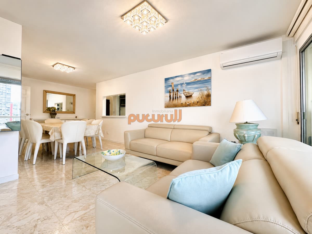 Venta de apartamento en Península de Punta del este con 3 dormitorios y 2 baños reciclado