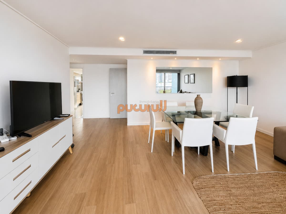 Excelente Apartamento de 2 Dormitorios en Alexander Boulevard, Punta del Este