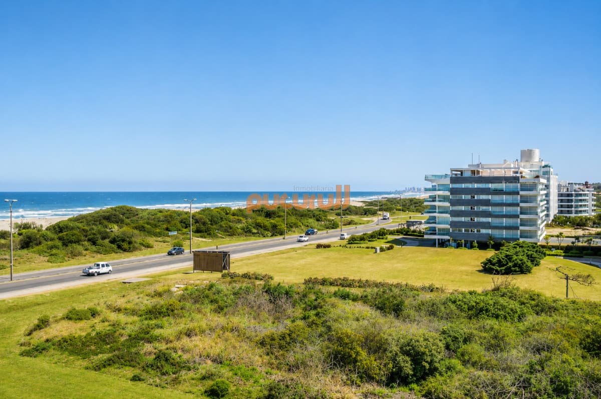 Exclusivo Penthouse de 6 Dormitorios y Barbacoa en Venta Frente al Mar, Rincón del Indio Punta del Este