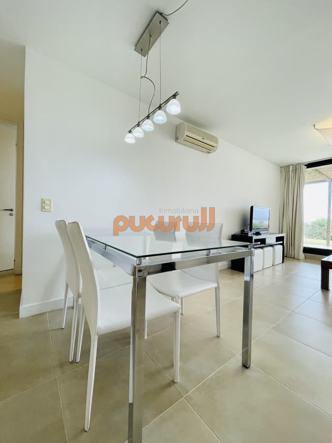 Alquiler temporario de apartamento de un dormitorio con parrillero y jardín, Punta Ballena