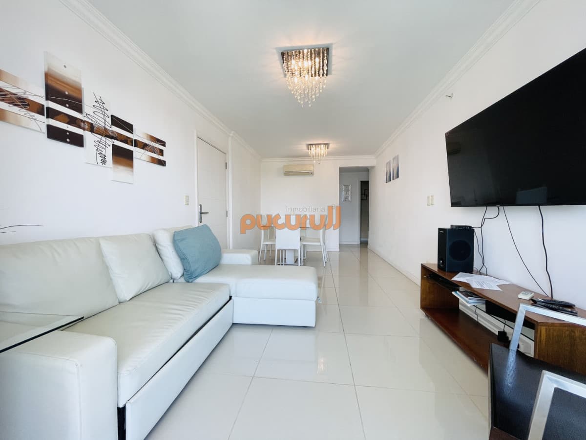 Moderno Apartamento de 2 Dormitorios en Venta, Playa Mansa