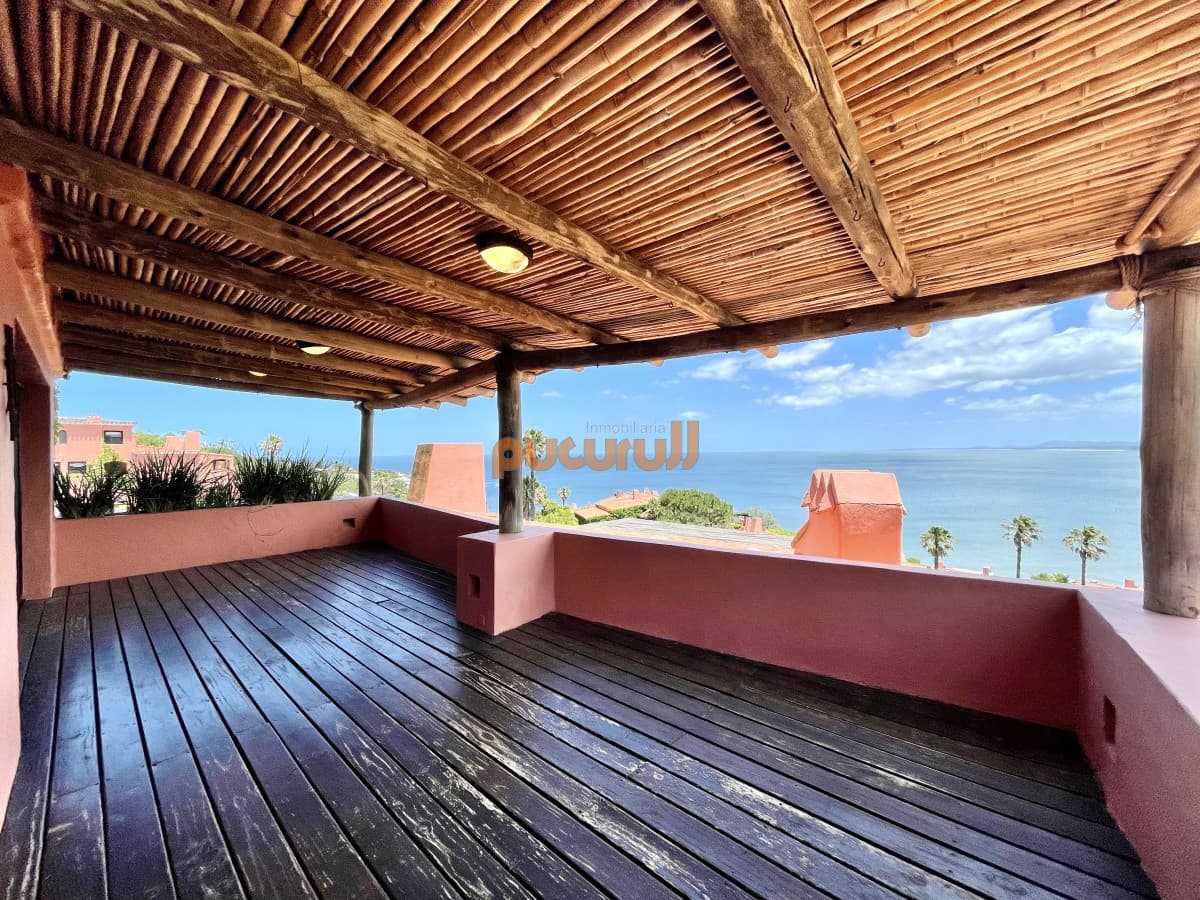 Alquiler temporario de maravillosa casa de cuatro dormitorios más dependencia en Complejo Privado de Punta Ballena