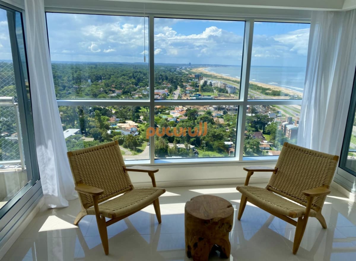 Alquiler temporal de apartamento piso alto de 2 dormitorios más servicio en playa brava