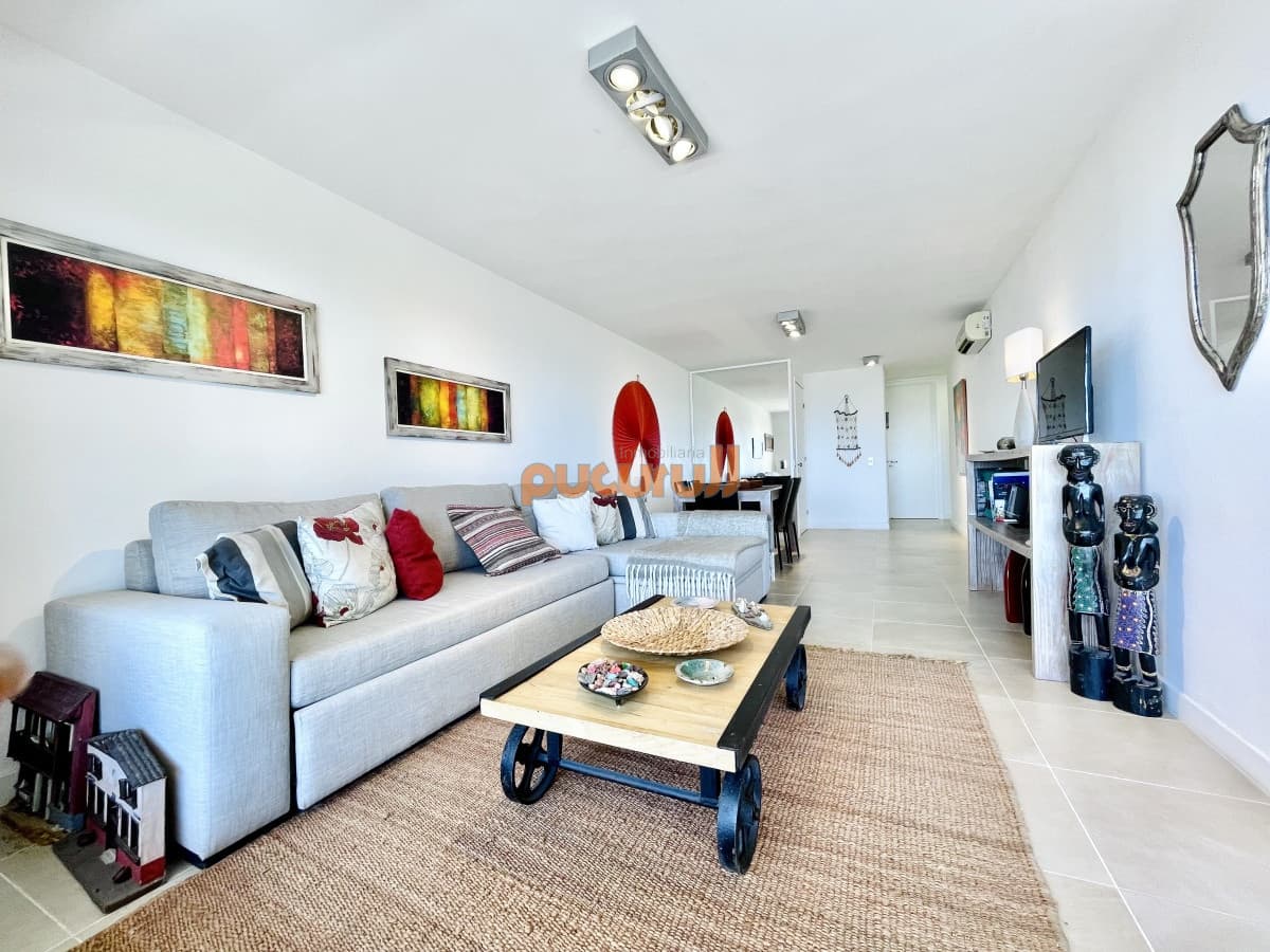 Apartamento en alquiler temporario de dos dormitorios con parrillero de uso exculusivo, Punta Ballena