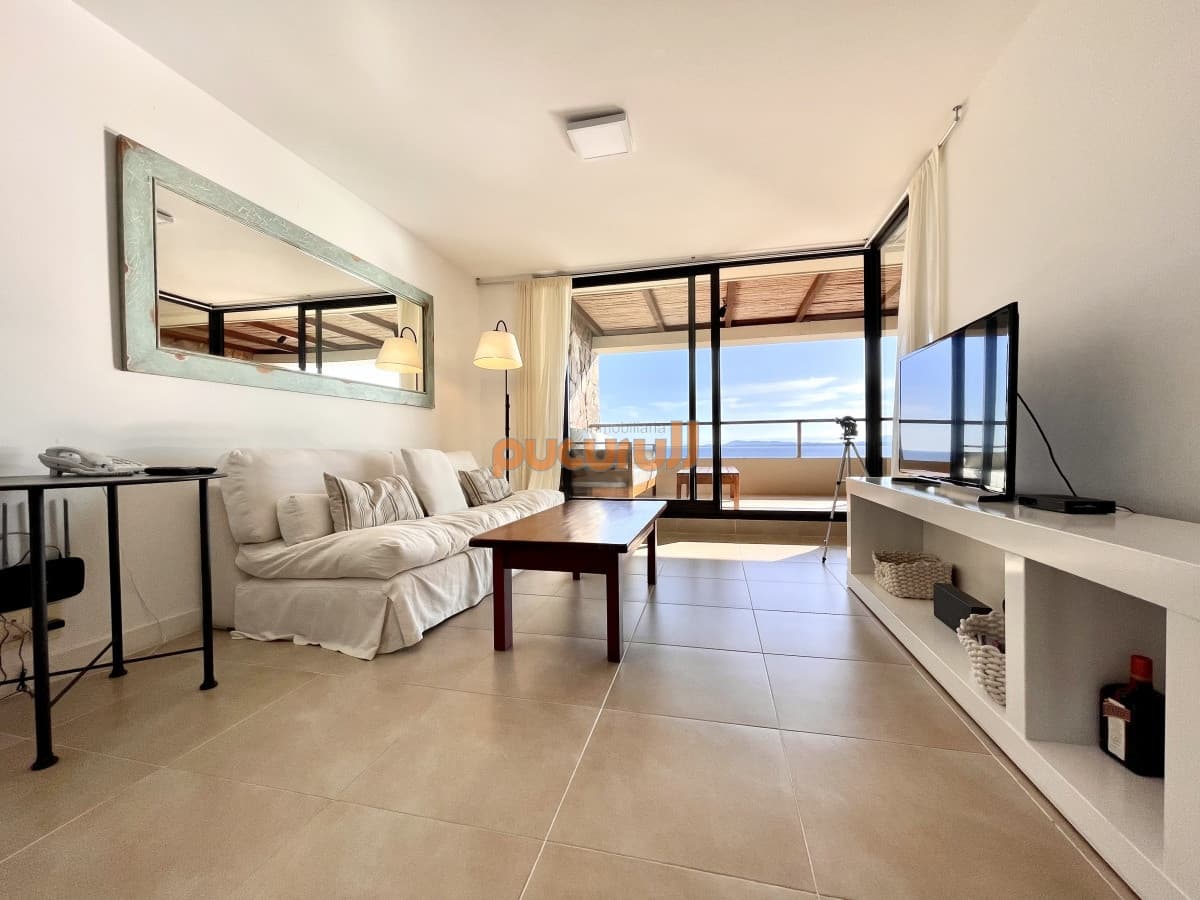 Apartamento de 2 Dormitorios con Parrillero y Vista al Mar en Punta Ballena