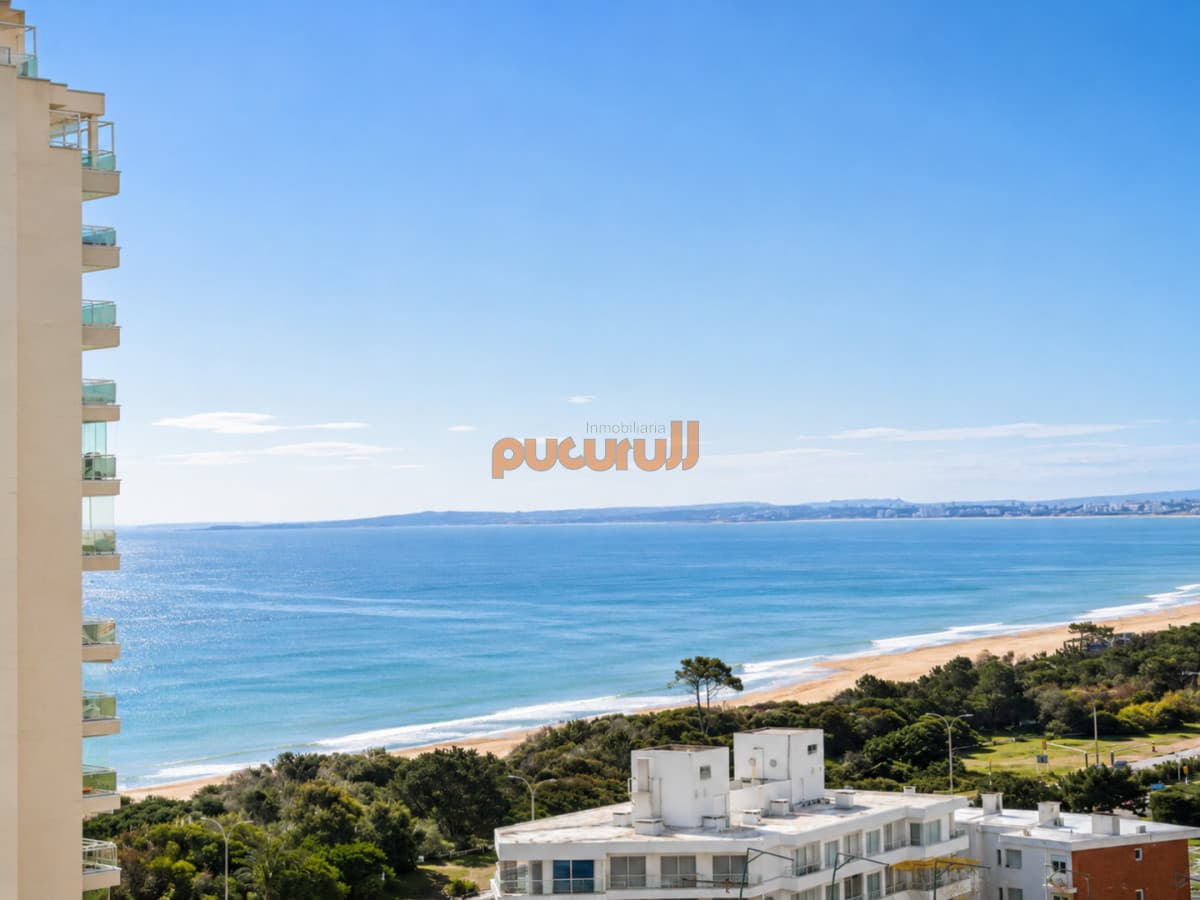 Venta de Excelente Apartamento de 3 Dormitorios con Vista al Mar, Playa Mansa, Punta del Este
