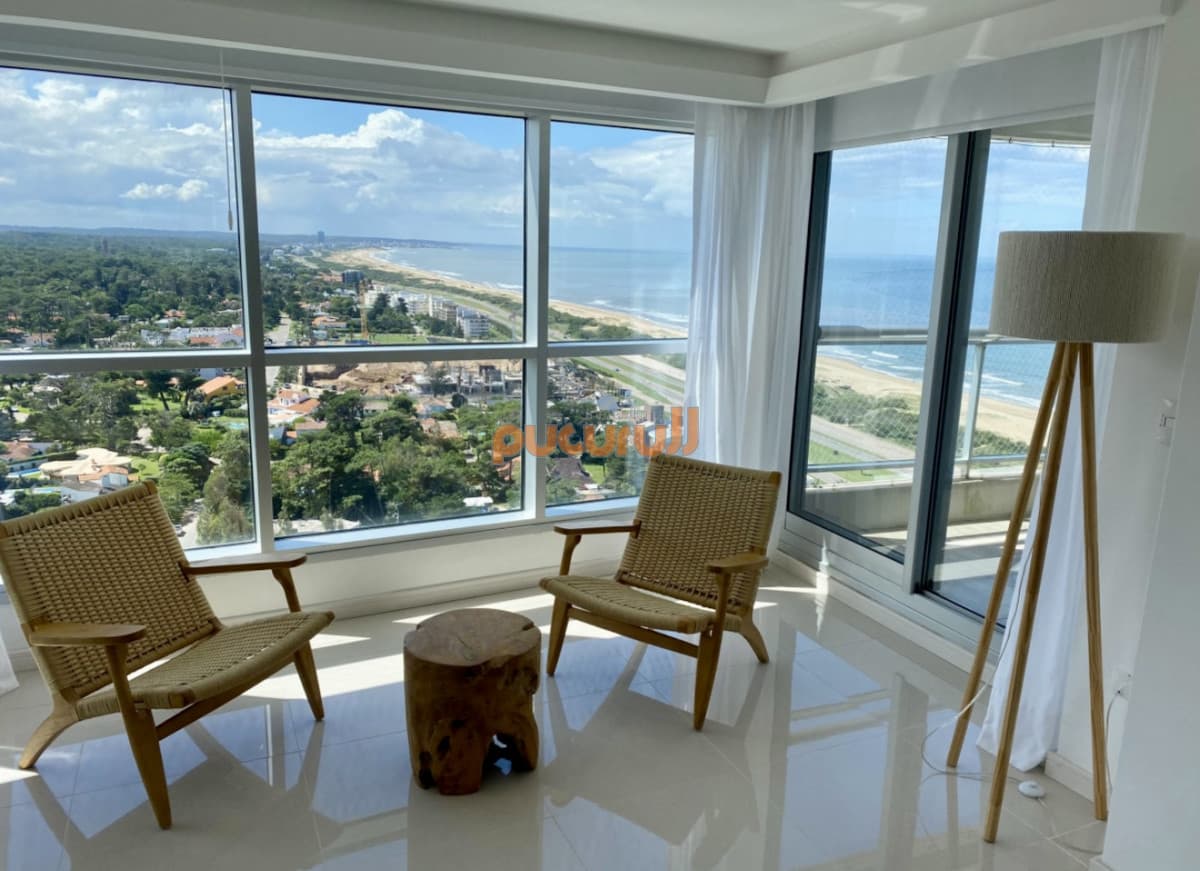 Alquiler temporal de apartamento piso alto de 2 dormitorios más servicio en playa brava