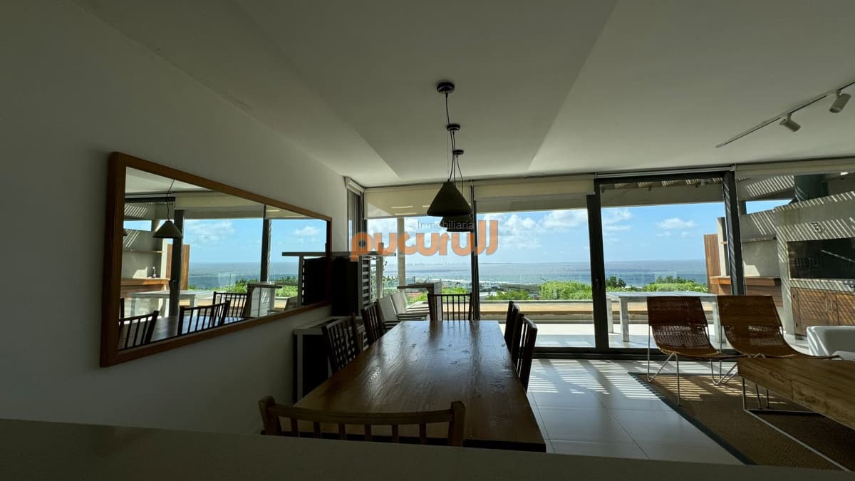 Alquiler temporal de apartamento de 2 dormitorios con parrillero y patio en punta ballena
