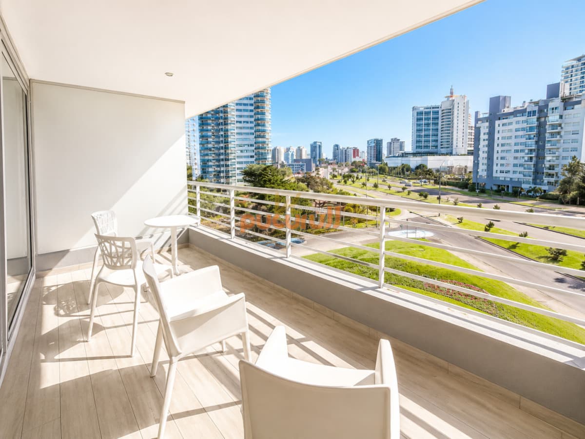 Excelente Apartamento de 2 Dormitorios en Alexander Boulevard, Punta del Este
