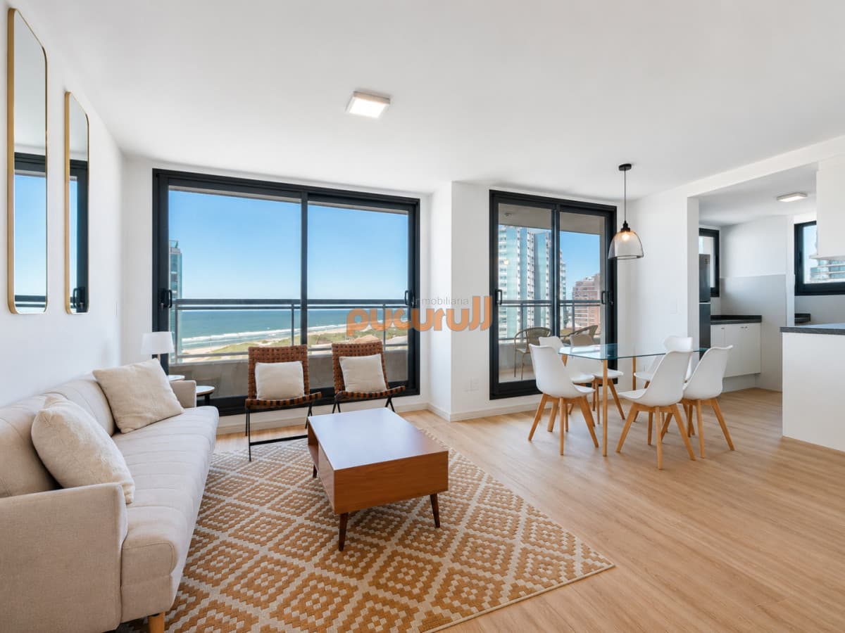 Moderno Apartamento de 2 Dormitorios en Venta, Playa Brava, Punta del Este