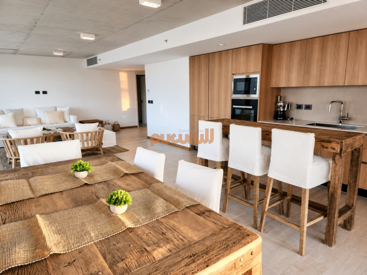 Espectacular Apartamento de 2 Dormitorios y Medio, piso alto, Torre Surfside, Punta del Este