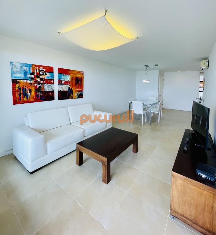 Venta de apartamento de dos dormitorios con parrillero en complejo privado de Punta Ballena