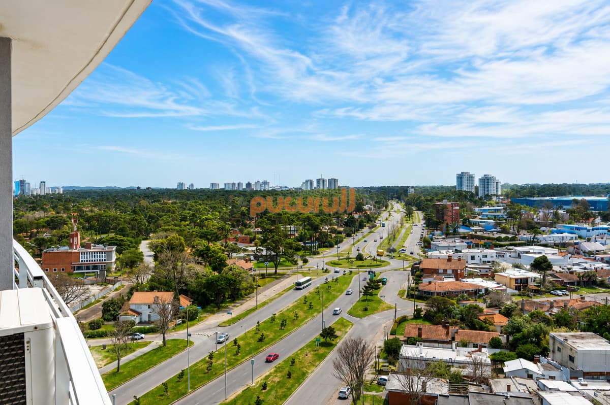 Moderno Apartamento de 2 Dormitorios - Punta del Este
