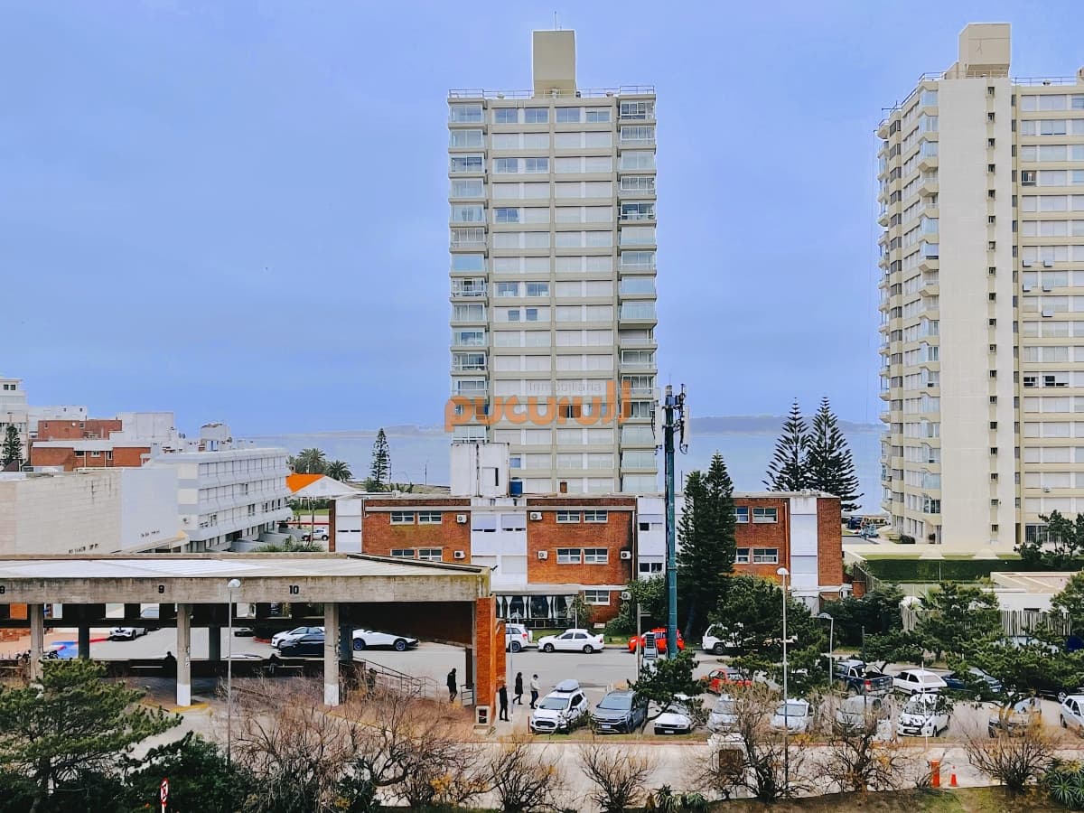 Excelente Apartamento de 2 Dormitorios Frente a Los Dedos, Playa Brava Punta del Este