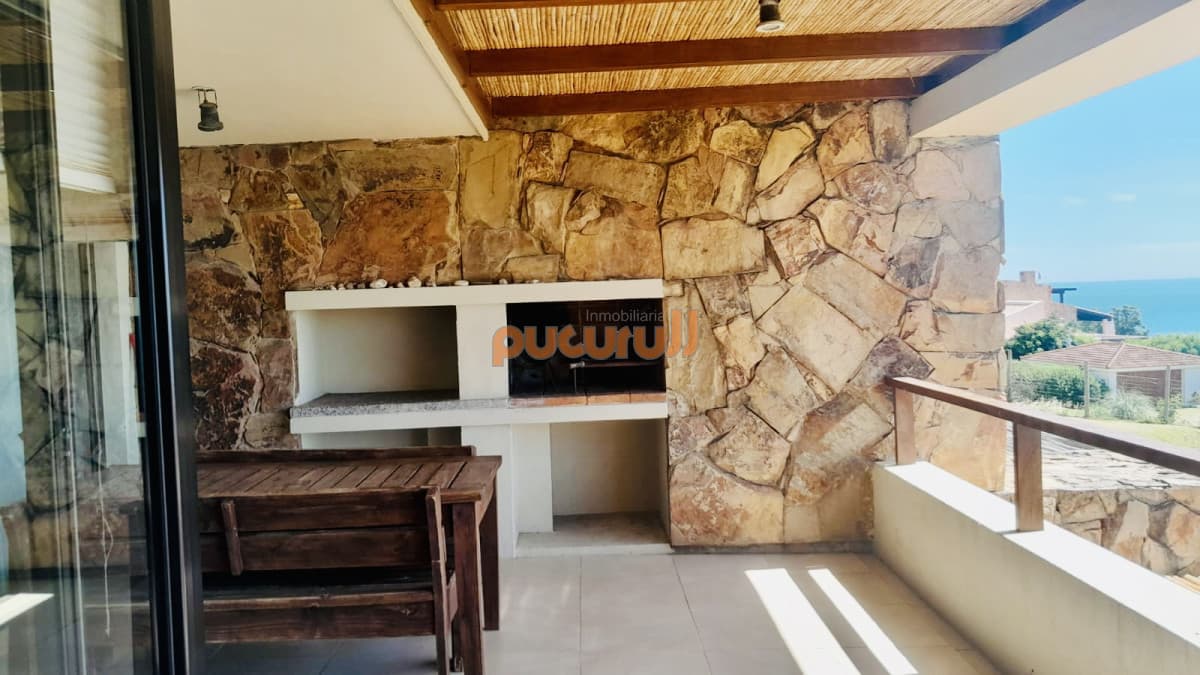 Venta de apartamento de dos dormitorios con dos baños en maravilloso complejo de Punta Ballena