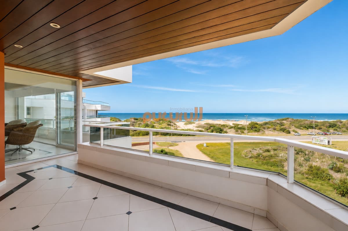 Exclusivo Penthouse de 6 Dormitorios y Barbacoa en Venta Frente al Mar, Rincón del Indio Punta del Este