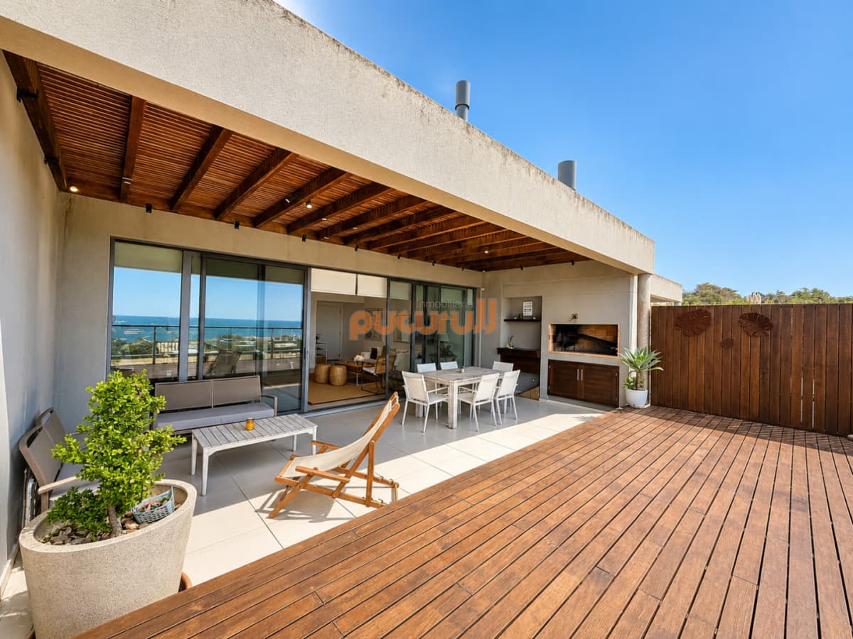 Venta de hermoso departamento de 2 dormitorios más parrillero en Punta Ballena